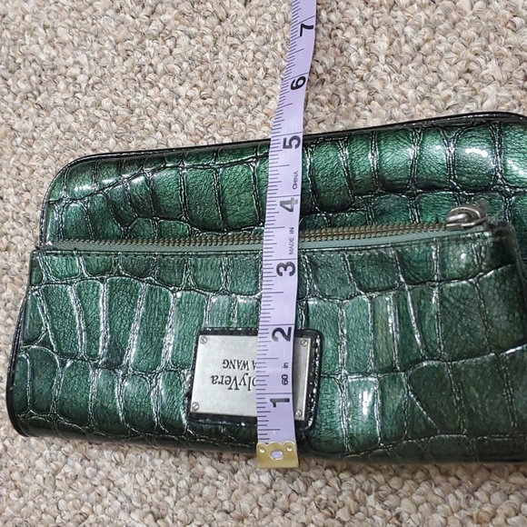 Vera Wang Clutch/ Wristlet Foldable - Picture 12 of 16